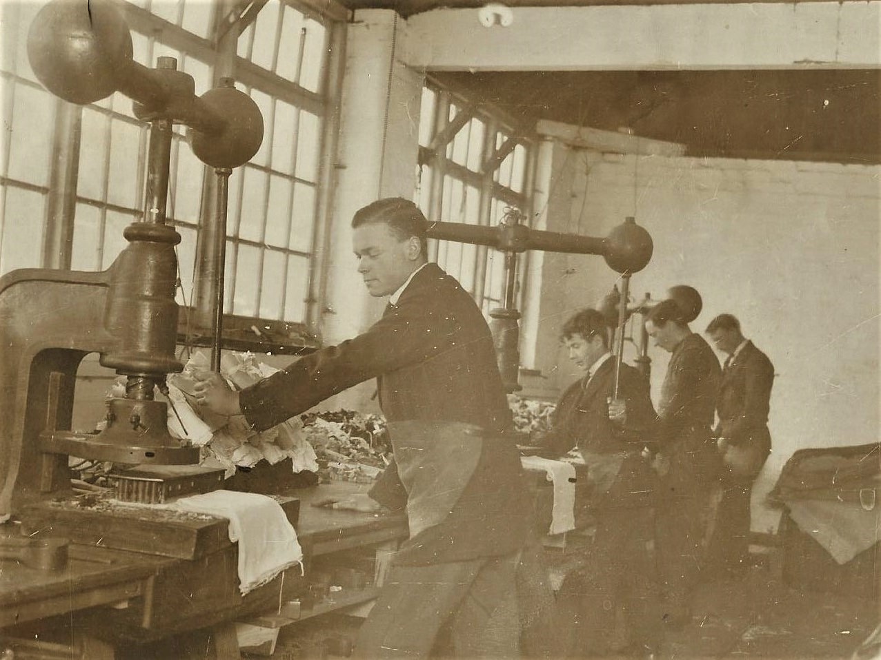 1923-Fabric-cutting-Badon-Groves-Sonny-Clemance-Jack-Luck