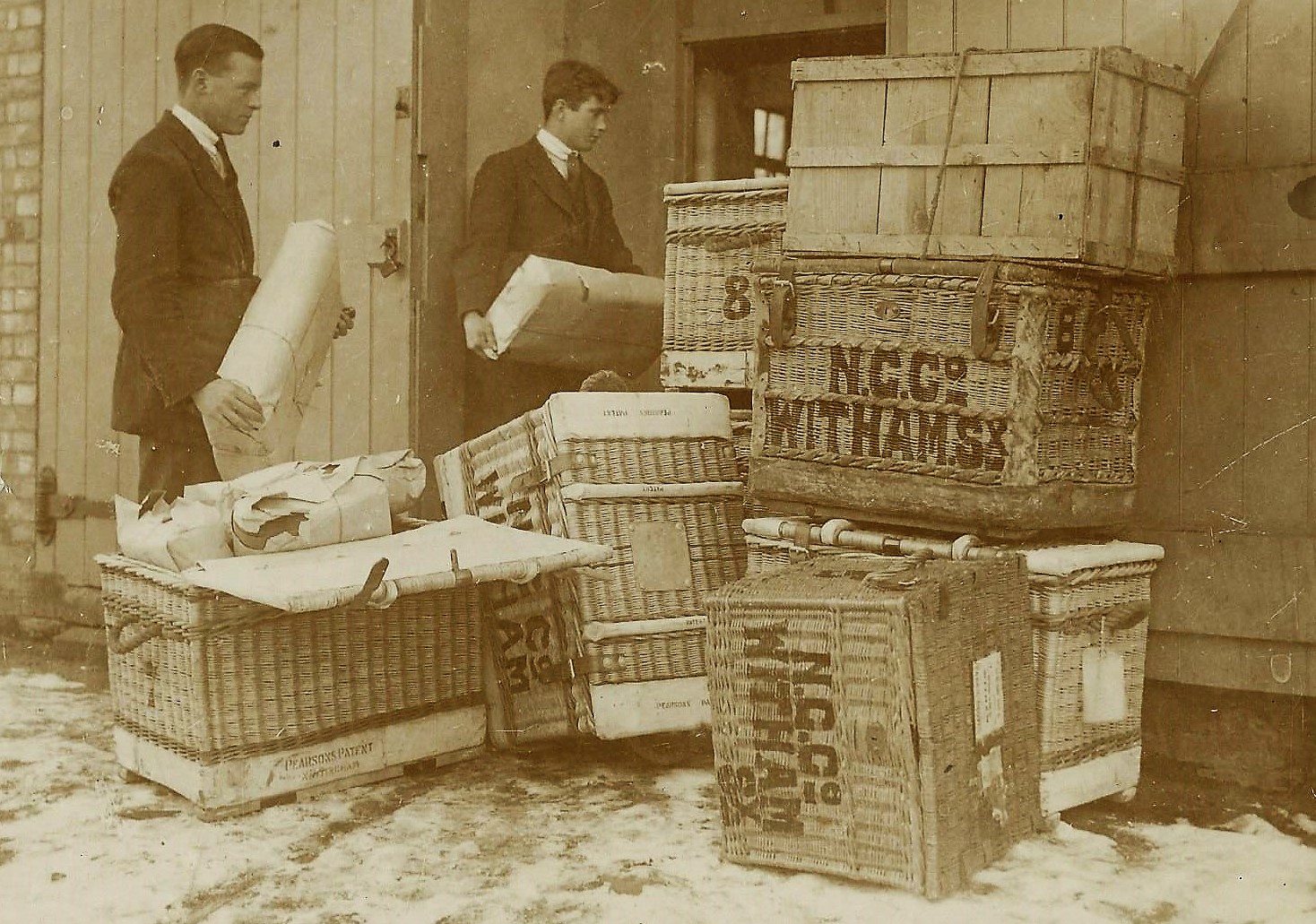 1923-Unloading-fabric-Badon-Groves