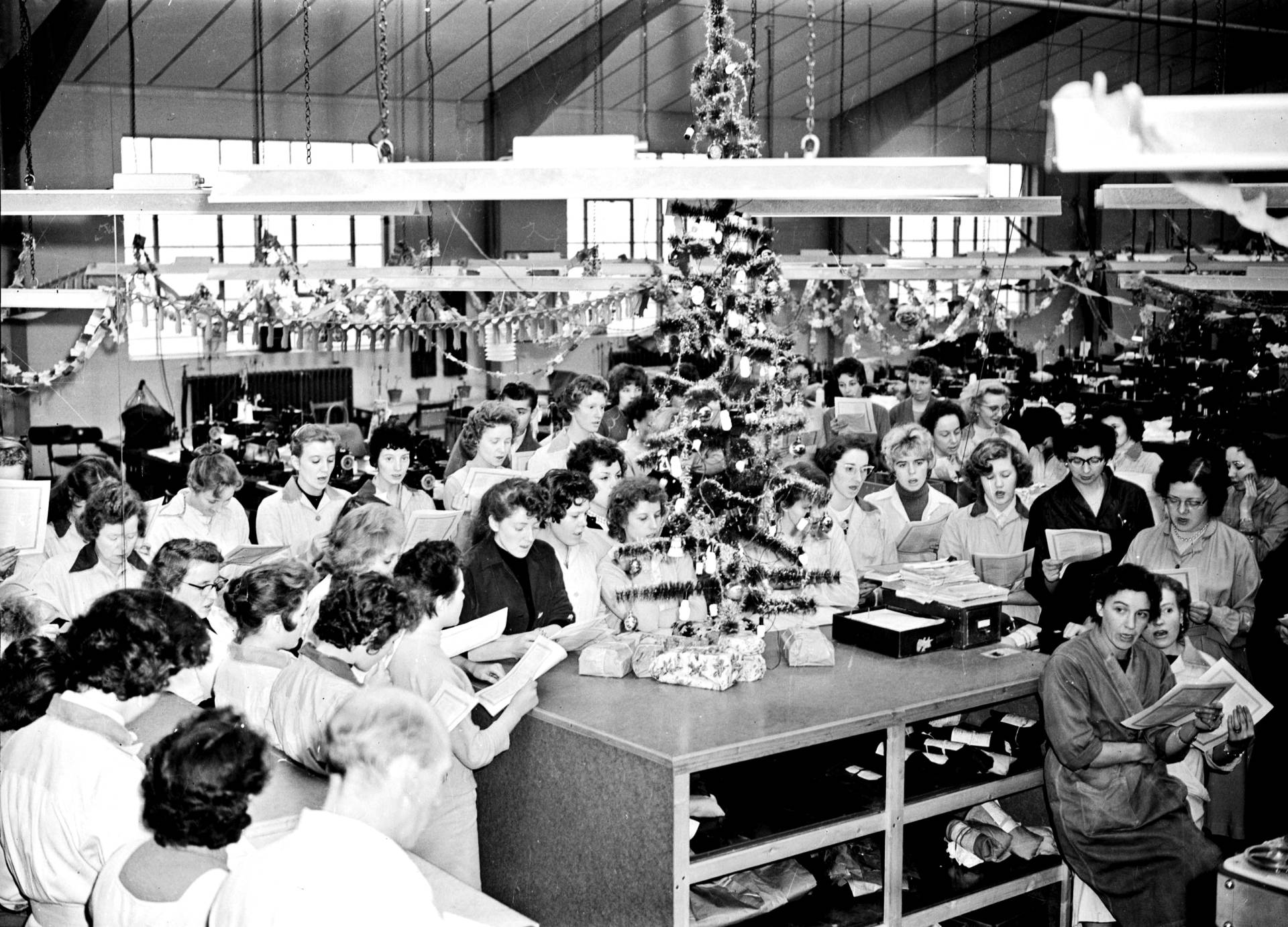 21.-1960-Jan-1st-Pinkhams-factory-Carol-singing.